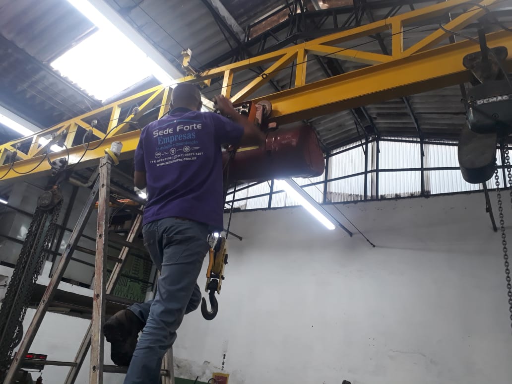 Serviço elétrico executado pela Sede Forte