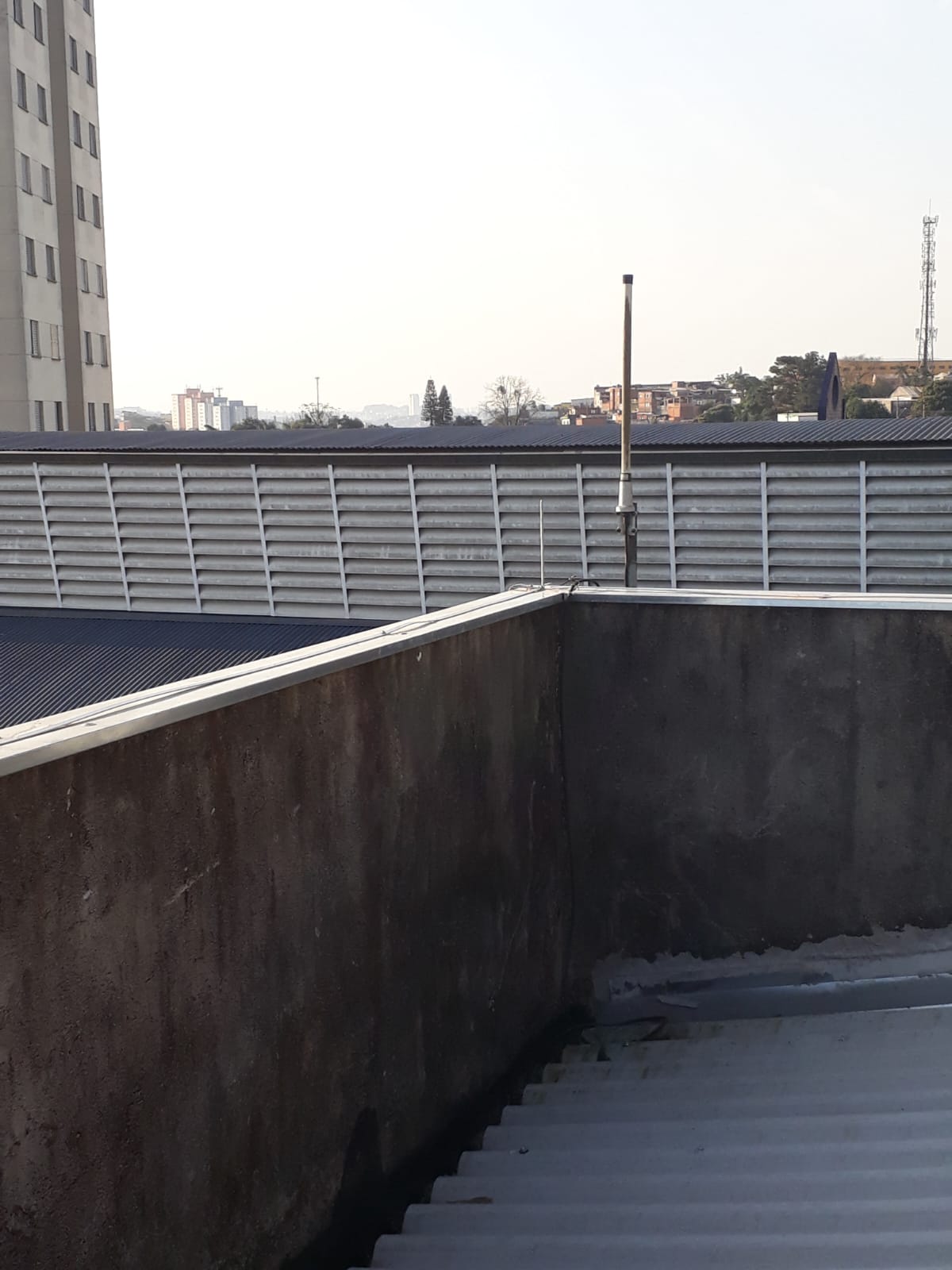 Componente de captação do sistema SPDA instalado no ponto elevado da edificação
